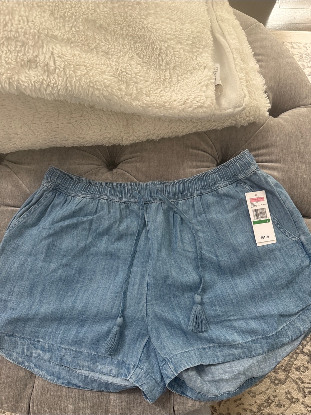 Vineyard Vines draw string shorts